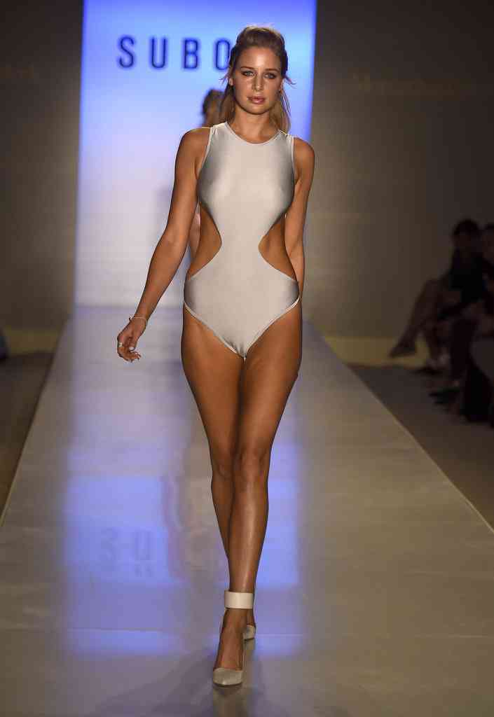 costume de baie decupate