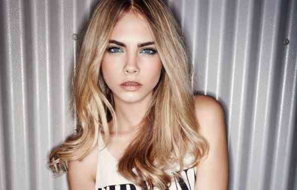 Cum să vă îmbrăcați precum Cara Delevingne