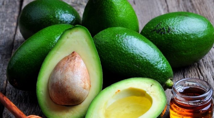 10 masti de fata cu avocado de casa pentru o piele stralucitoare
