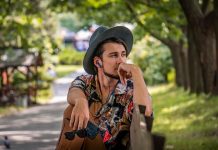 Cele mai bune 10 camasi boho pentru barbati