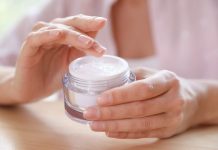 Creme hidratante vs seruri: Care este cel mai bun pentru pielea uscata?
