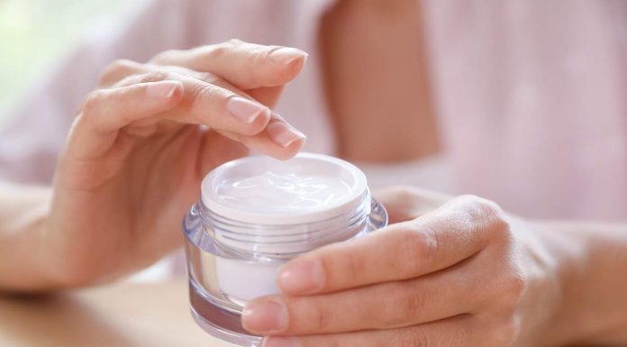 Creme hidratante vs seruri: Care este cel mai bun pentru pielea uscata?