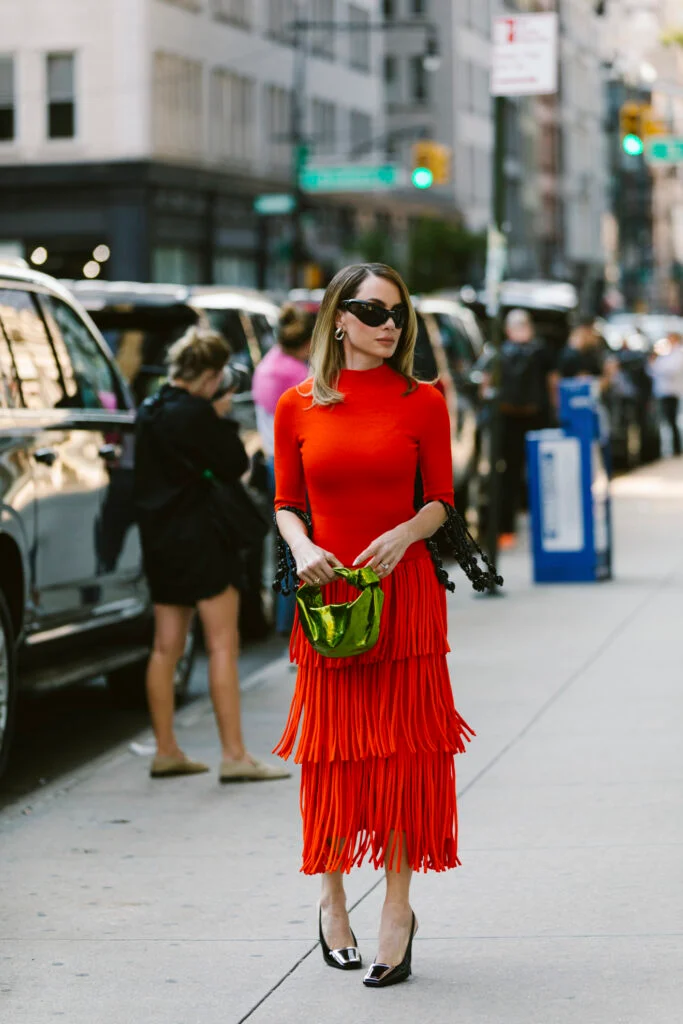 rochie rosie cu franjuri