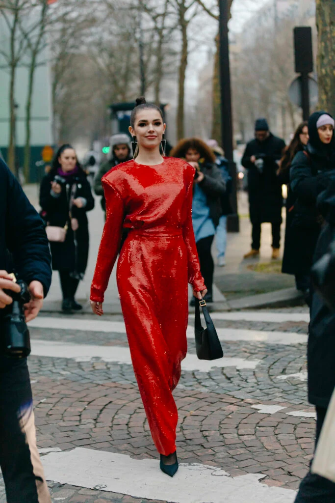 rochii rosii din paiete