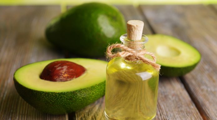 7 moduri in care uleiul de avocado poate fi benefic pentru piele