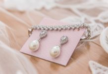 Look de vis: cum să asortezi cerceii, colierul și brățara de mireasă